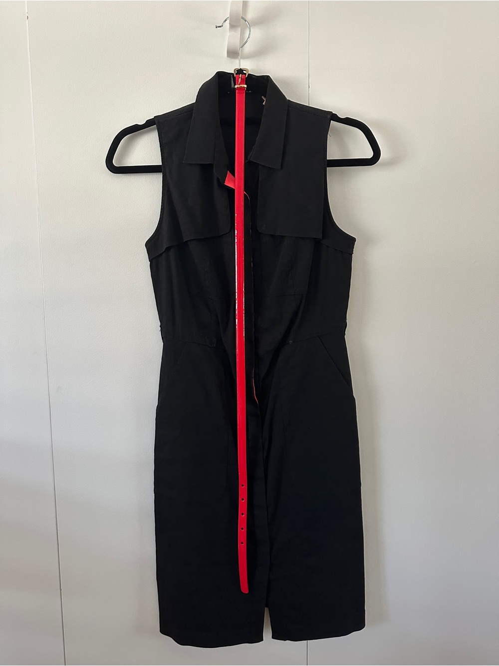Elie Tahari Black Sleeveless Dress with Red Zip-Front Detail size 4